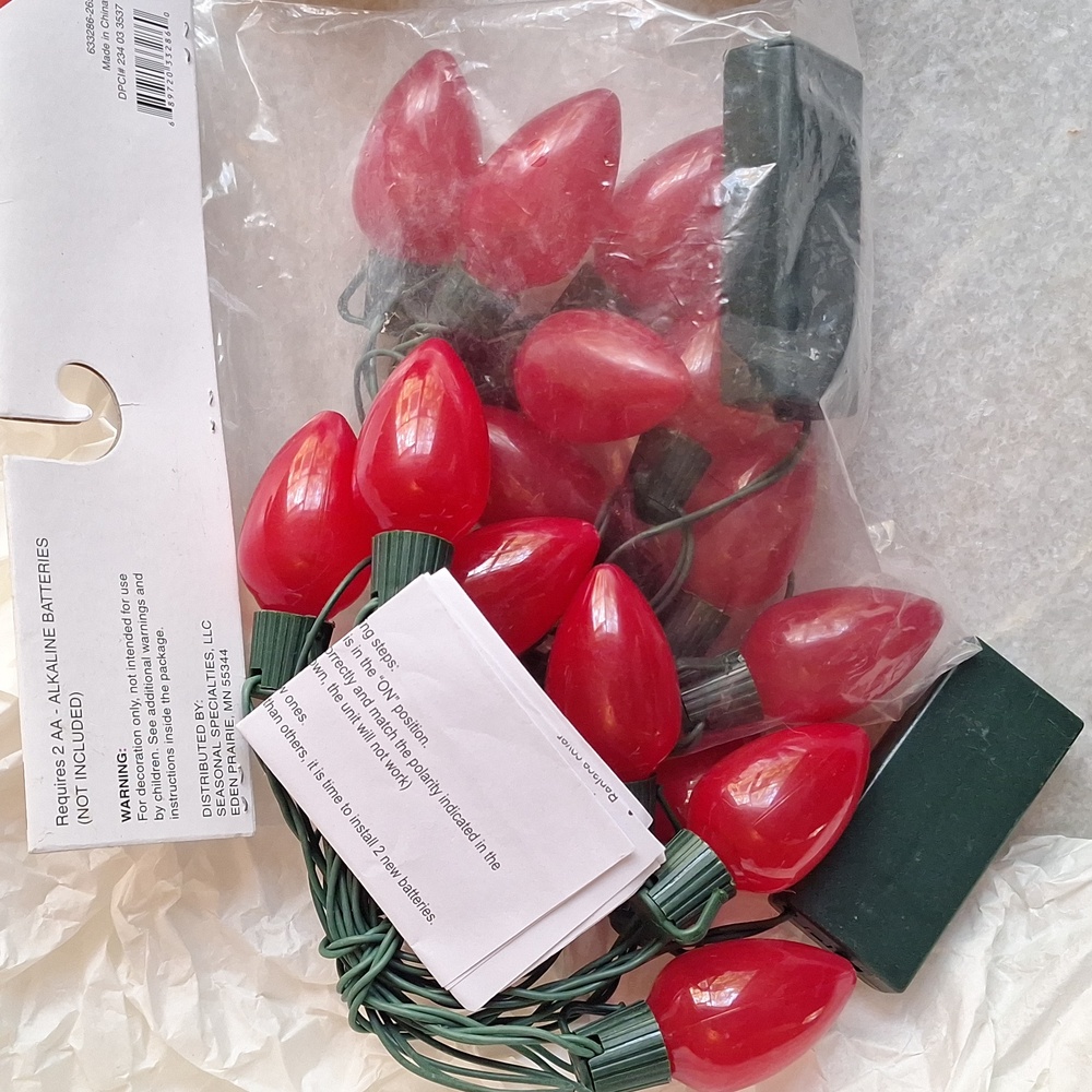 NWT 8 Bulbs 3.5 Ft RED LIGHT STRING TARGET  Bullseye DOLLAR SPOT LIGHTS Remote